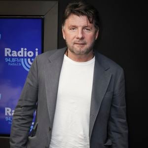 Philippe Lellouche avait déjà débuté sa carrière dans les années 1990 sur France Inter, où il animait une émission humoristique...

Exclusif - Philippe Lellouche - Philippe Lellouche était l’invité de F.Haziza sur Radio J, à Paris, France, le 7 octobre 2022. © Jack Tribeca/Bestimage