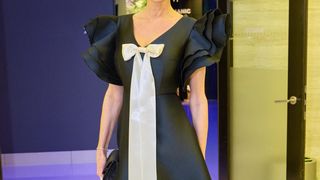 Adriana Karembeu présente à un événement très prestigieux sans son compagnon Marc Lavoine : elle ose encore un nouveau look