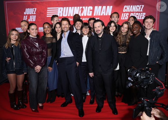 Alexia Laroche-Joubert, Edgar Wright, Glen Powell et les élèves de la Star Academy 2025 (G-D) Mélissa, Léa, Lily, Ambre, Léane, Léo, Noah, Théo P., Jeanne, Victor, Anouk, Ema, Sarah et Bastiaan lors de la première de Running Man au cinéma UGC Ciné Cité Bercy à Paris le 3 novembre 2025. © Denis Guignebourg / Bestimage