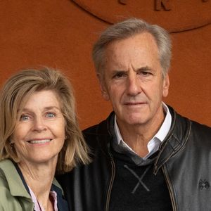 Anne de la Villardiere et Bernard de La Villardiere prennent la pose à Roland Garros pour l'Open de France le 7 juin 2025, à Paris, France. Photo par Laurent Zabulon/ABACAPRESS.COM