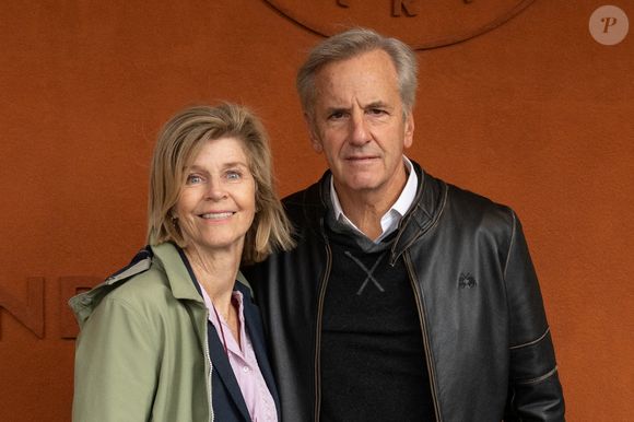 Anne de la Villardiere et Bernard de La Villardiere prennent la pose à Roland Garros pour l'Open de France le 7 juin 2025, à Paris, France. Photo par Laurent Zabulon/ABACAPRESS.COM