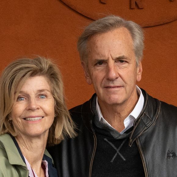 Anne de la Villardiere et Bernard de La Villardiere prennent la pose à Roland Garros pour l'Open de France le 7 juin 2025, à Paris, France. Photo par Laurent Zabulon/ABACAPRESS.COM