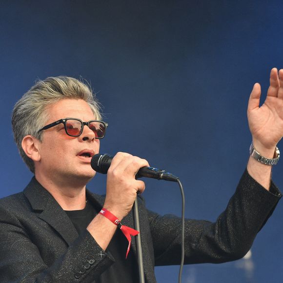 Benjamin Biolay est actuellement en tournée dans toute la France pour son album "Le Disque bleu".

Benjamin Biolay se produit lors du festival Fnac Live 2023 à Paris, France, le 29 juin 2023. 

Photo : Christophe Meng / Bestimage