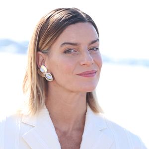 Fauve Hautot - Photocall de la série "Rien ne t'efface" sur la plage du Majestic lors du 8ème festival CanneSeries à Cannes, le 28 avril 2025.
© Denis Guigenbourg / Bestimage