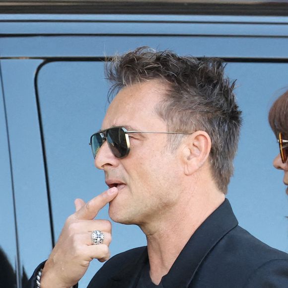 David Hallyday et sa femme Alexandra Pastor - Obsèques de Nathalie Baye en l'église Saint-Sulpice à Paris. © Dominique Jacovides - Coadic Guirec / Bestimage