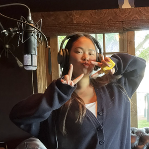 La cadette du clan Hallyday a été photographiée en studio à Hollywood par sa mère, Laetitia Hallyday

Joy Hallyday immortalisée par sa mère sur Instagram. (Capture d'écran).