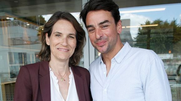 Julian Bugier et sa femme Claire Fournier loin de Paris, leur séjour dans une belle station balnéaire du Sud-Ouest