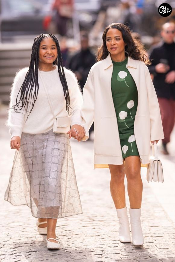 Christina Milian et Violet Madison, sa fille aînée au défilé Akris "Collection Prêt-à-Porter Automne/Hiver 2025-2026" lors de la Fashion Week de Paris, le 9 mars 2025. Crédit Pierre Perusseau / Tiziano da Silva / Bestimage