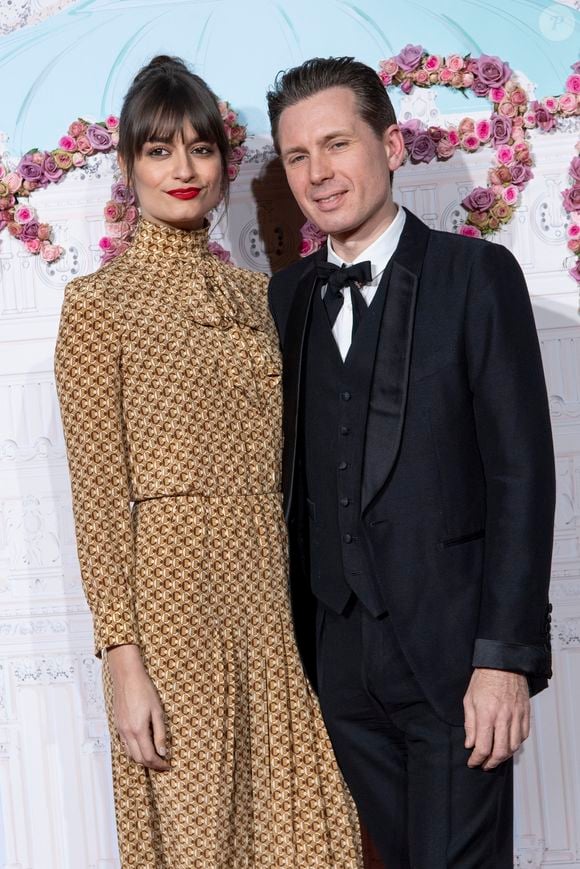 Situé dans le 9e arrondissement, ce logement est devenu un cocon familial depuis qu’elle l’a choisi précipitamment en apprenant sa grossesse. 

Clara Luciani et son compagnon Alex Kapranos - Photocall du 40ème Gala de Charité AROP (Association pour le Rayonnement de l'Opéra de Paris) à l'Opera Garnier à Paris le 27 février 2020. © Pierre Perusseau/Bestimage