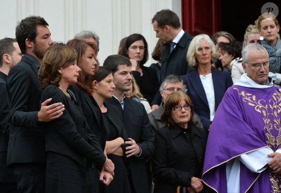 Elisabeth Duquesne et ses enfants aux obseques de Benoit Duquesne a l'eglise Jeanne D'Arc de Versailles, France, le 10 juillet 2014. Photo ABACAPRESS.COM