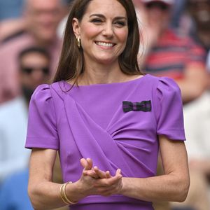 Cette fois-ci, zoom sur le régime alimentaire de Kate Middleton. 
Catherine (Kate) Middleton remet la coupe à Carlos Alcaraz après sa victoire face à Novak Djokovic en finale du tournoi de Wimbledon 2024