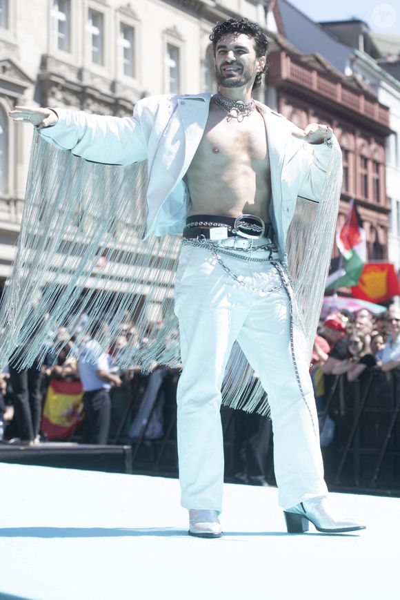 Pargev Vardanian, le candidat de l'Arménie, sur le Tapis turquoise de l'Eurovision, le 11 mai 2025, à Bâle, en Suisse. © Baden Roth/ZUMA Press Wire