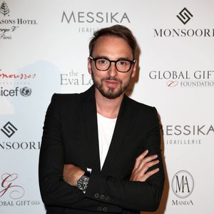 Il ne souhaitait pas être constamment exposé au regard des autres et à la notoriété.

Christophe Willem - Photocall au dîner du Global Gift Gala au profit de L'Unicef France Frimousses de Créateurs, de The Global Gift Foundation et The Eva Longoria Foundation, organisé au Four Seasons Hôtel George V à Paris, le 25 mai 2015.