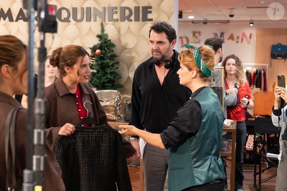 Exclusif - Arnaud Ducret, Esther Braun, Salome Braun, Elodie Poux en backstage du tournage de l'émission "Panique au grand magasin" diffusée le 15 décembre 2025 sur TF1. © Cyril Moreau/Bestimage