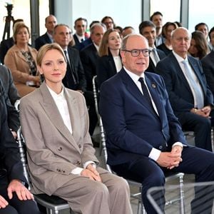 Le prince Albert II de Monaco et la princesse Charlene ont visité en compagnie de M. Thomas Bataglione, l'administrateur et directeur général de la SMEG, le nouveau siège social de la société, installé dans le quartier de Fontvieille à Monaco, le 15 octobre 2025. © Bruno Bebert / Bestimage