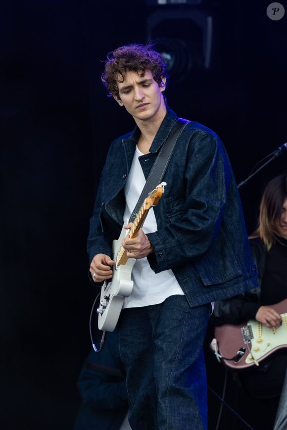 et Aliocha, dont la lumière se déploie dans la musique.

Aliocha Schneider - - Fête de l'Humanité 2025 sur la base 217 au Plessis-Pâté le 13 septembre 2025.
© Julien Sarkissian / Bestimage