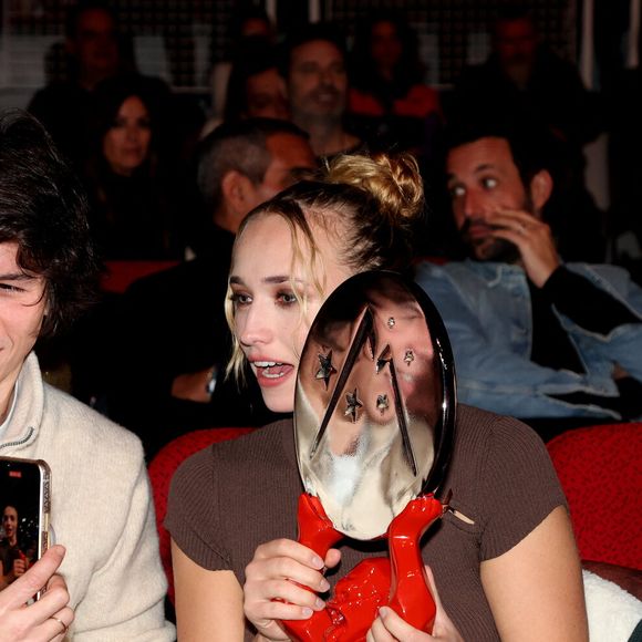 Armelle Deutsch, Sandor Funtek, sa compagne Chloé Jouannet, Alexandra Lamy lors de la cérémonie de clôture du 27ème Festival International du Film de Comédie de l'Alpe d'Huez, France, le 20 janvier 2024. © Dominique Jacovides/Bestimage