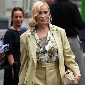 Emmanuelle Béart - Les célébrités au défilé AMI "Collection Homme Prêt-à-Porter Printemps/Eté 2026" lors de la Fashion Week de Paris, le 25 juin 2025

© Thibault Duboucher / Bestimage