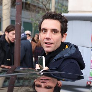 Exclusif - Le chanteur Mika à la sortie des studios de RTL à Paris, France, le 11 décembre 2023. Agence / Bestimage