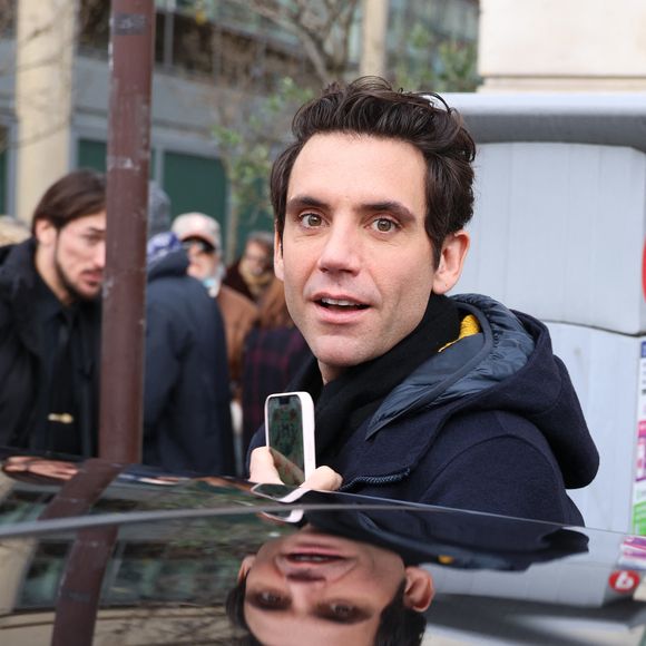 Exclusif - Le chanteur Mika à la sortie des studios de RTL à Paris, France, le 11 décembre 2023. Agence / Bestimage