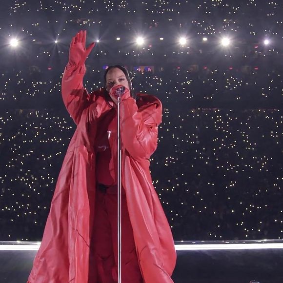 Rihanna sur scène à la mi-temps du Super Bowl 2023 à Glendale, le 12 février 2023.
©Backgrid UK/ Bestimage