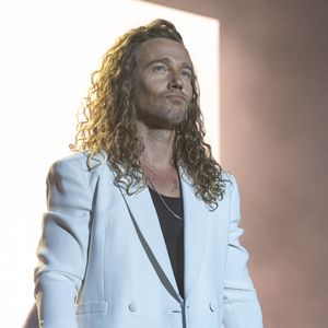 Papa comblé, le chanteur explique : "Je vis ce que je voulais".

Julien Doré en concert au festival du Printemps de Pérouges au Château de Saint-Maurice-de-Rémens (01) le 25 juin 2025. © Sandrine Thesillat / PsNewZ / Bestimage