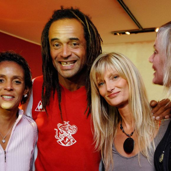Nathalie Noah, Yannick Noah, sa femme Isabelle Camus et Cecilia Rodhe assistent au vernissage de l'exposition de sculptures de Cecilia Rodhe à la Galerie '75 Faubourg' à Paris, France, le 4 octobre 2007. Photo par Christophe Guibbaud/ABACAPRESS.COM