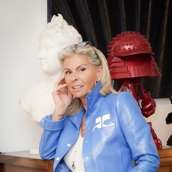 Exclusif - Caroline Margeridon - Rendez-vous avec Caroline Margeridon, dans sa boutique du Marché Biron aux Puces de Saint-Ouen à Paris.
Jack Tribeca / Bestimage