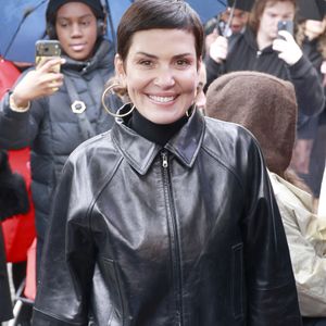Comme l'explique l'ancienne star de M6, ce soin va "plus en profondeur que le laser". Contrairement au Botox qui fige ou à l'acide hyaluronique qui donne du volume, l'ADN de saumon est un bio-stimulateur. 

Cristina Cordula - Arrivées au défilé Stéphane Rolland "Collection Haute Couture Printemps/Eté 2026" lors de la Fashion Week de Paris (PFW) le 27 janvier 2026

© Christophe Aubert / Bestimage