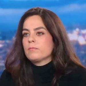 Captures d'écran d'Anouchka Delon qui a pris la parole face aux dernières accusations de son frère, Anthony sur le plateau du JT de Audrey Crespo-Mara sur TF1 le 7 janvier 2023.
Une famille qui se déchire. 
©TF1 via Bestimage