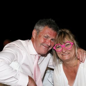 Un couple "adorable" comme on peut le lire en commentaires.

Exclusif - Soirée du mariage de Christine Bravo et Stéphane Bachot sur la plage du restaurant Marinella à l'Ile Rousse en Corse le 11 Juin 2022 © Dominique Jacovides / Bestimage