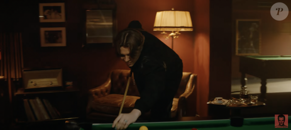 " Il est très étonné parce qu’il me dit, 'Je suis à l’université, je n’ai rien fait encore'."

Cameron Smet a fait une apparition dans le clip de David Hallyday, qui a revisité le tube "Sang pour sang". Capture YouTube