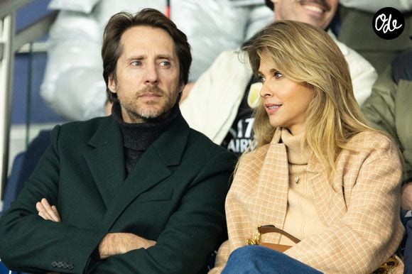 Ophélie Meunier et son mari Mathieu Vergne - Célébrités dans les tribunes du match de 8ème de finale aller de la Ligue Des Champions 2025-2026 (LDC) "PSG - Chelsea (5-2)" au Parc des Princes à Paris le 11 mars 2026. © Cyril Moreau/Bestimage