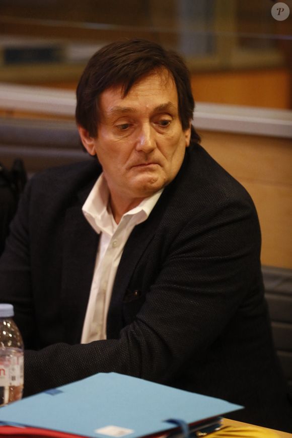 Pierre Palmade au tribunal de Melun avec ses avocats pour son procès pour blessures involontaires à la suite d'un accident de la route en février 2023 dans lequel sa voiture a percuté un autre véhicule à Melun. Le 20 novembre 2024. © Christophe Clovis / Bestimage