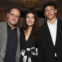 Jean Reno entouré de sa femme Zofia et de leur fils Cielo (16 ans) qui dépasse d'une tête son célèbre papa !