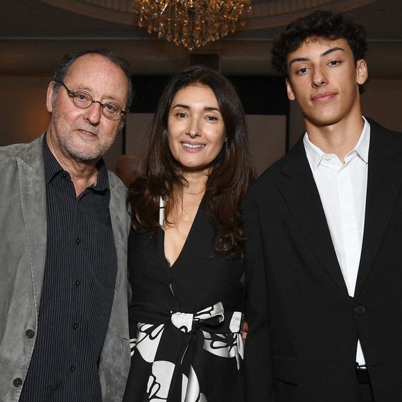 Jean Reno était présent pour le dîner annuel de l'Institut Parisien du Cerveau.

L'acteur français Jean Reno, Zofia Borucka et Cielo Reno assistent au troisième dîner annuel de l'Institut Parisien du Cerveau organisé par Martine Assouline, présidente du PBIA, New York, NY. Photo par Anthony Behar/SPUS/ABACAPRESS.COM