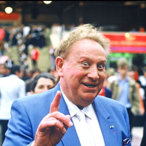 Le poète décédé en 2001 va voir son domaine d'Aix-en-Provence être réhabilité. 

Archives - Charles Trenet lors du Festival de Cannes