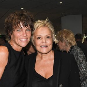 Anne Le Nen et sa compagne Muriel Robin - Générale du nouveau spectacle "Muriel Robin et Pof !" au Palais des Sports à Paris. © Coadic Guirec/Bestimage