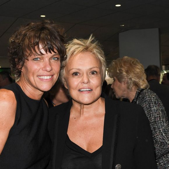 Anne Le Nen et sa compagne Muriel Robin - Générale du nouveau spectacle "Muriel Robin et Pof !" au Palais des Sports à Paris. © Coadic Guirec/Bestimage