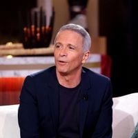 Samuel Étienne filmé dans le plus simple appareil en plein live, il raconte ce qu’il s’est passé