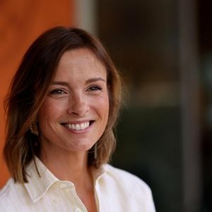 Sortie en mer, balade en quad, découverte de la région, dîners au coucher du soleil face à des paysages à couper le souffle... Isabelle Ithurburu est revenue avec des étoiles plein les yeux et rechargée à bloc pour sa rentrée !

Isabelle Ithurburu - Les célébrités au village lors des Internationaux de France de Tennis de Roland Garros le 1er juin 2025. © Dominique Jacovides / Bestimage