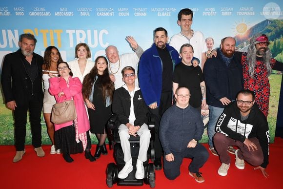 Avec une des actrices d'"Un petit truc en plus"

Clovis Cornillac, Alice Belaïdi, Marie Colin, Céline Groussard, Mayane Sarah El Baze, Ludovic Boul, Artus, Thibaut Conan, Arnaud Toupense, Marc Riso, Boris Pitoëff, Sofian Ribes, Benjamin Vandewalle et Gad Abecassis - Avant-Première du film "Un p'tit truc en plus" au cinema UGC Normandie à Paris le 25 avril 2024. © Coadic Guirec/Bestimage