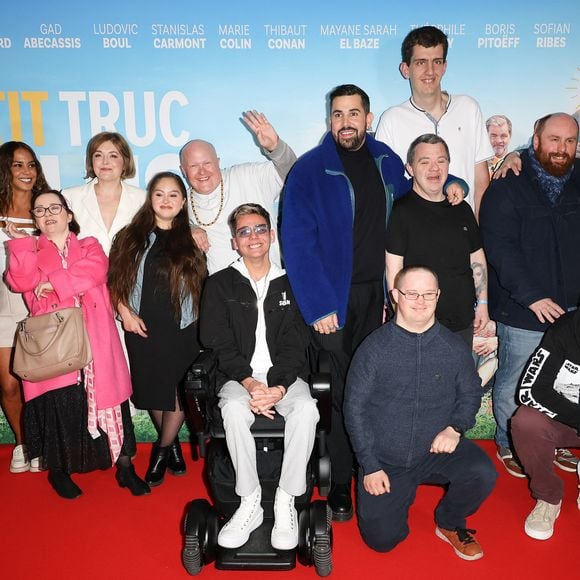 Avec une des actrices d'"Un petit truc en plus"

Clovis Cornillac, Alice Belaïdi, Marie Colin, Céline Groussard, Mayane Sarah El Baze, Ludovic Boul, Artus, Thibaut Conan, Arnaud Toupense, Marc Riso, Boris Pitoëff, Sofian Ribes, Benjamin Vandewalle et Gad Abecassis - Avant-Première du film "Un p'tit truc en plus" au cinema UGC Normandie à Paris le 25 avril 2024. © Coadic Guirec/Bestimage