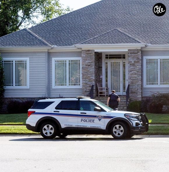 Les secours l’ont retrouvée en arrêt cardiaque dans une résidence de Greenville.

Le 19 août 2026, la police est photographiée alors qu’elle effectue un contrôle au domicile associé aux frères Hickerson, après la mort de Hayden Panettiere.

The ImageDirect / Bestimage
