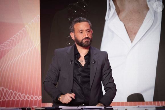 "Je suis actionnaire de la boîte qui produit son jeu sur France 2. Si tu veux me dire un truc, appelle-moi directement. On se verra à la rentrée, t’inquiètes pas, ça va bien se passer. Je me demande si tu seras sur la photo."
Exclusif - Cyril Hanouna, sur le plateau de l’émission « TPMP » présentée par C.Hanouna et diffusée en direct sur Youtube et sur toutes les box exceptée Bouygues (SFR, FREE, MyCanal etc), Paris, France, le 03 mars 2025. © Jack Tribeca / Bestimage