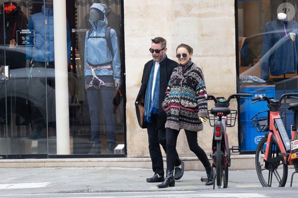 Exclusif - Macaulay Culkin et Natalie Portman sont allés déjeuner au Steam Bar (un restaurant asiatique) puis faire une balade à Paris lors de la Fashion Week de Paris (PFW) le 6 mars 2026. AGENCE / BESTIMAGE