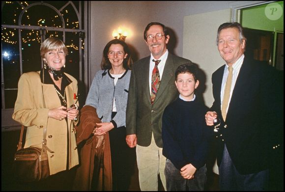 Archives - Jean Rochefort et son fils Pierre à la représentation de Cyrano par Belmondo à Paris
Bestimage