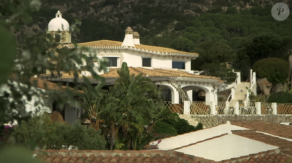 La famille Bourbon des Deux-Siciles possède une maison en Sardaigne.  Capture d'écran Youtube