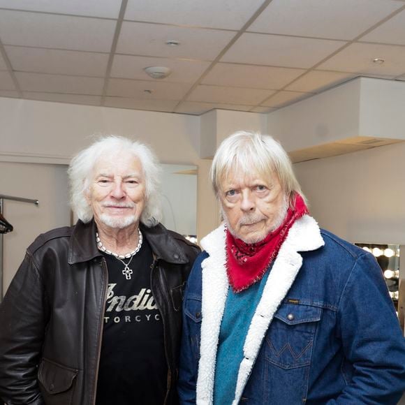 Exclusif - Hugues Aufray et Renaud en backstage du concert de Hugues Aufray au Le Dôme de Paris - Palais des Sports le 9 novembre 2025.

© Jack Tribeca / Bestimage