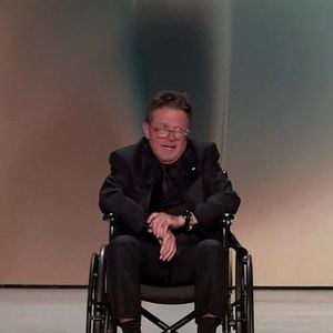 L'acteur a délivré un émouvant discours après avoir reçu le le Bob Hope Humanitarian Award.

Los Angeles - Michael J. Fox a reçu deux ovations debout lors d'un discours émouvant aux Emmy Awards 2026 le lundi 14 septembre 2026.
Crédit : NBC / Backgrid UK via Bestimage